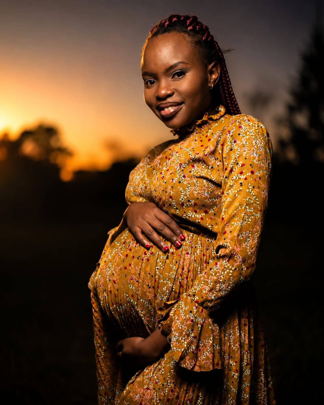Golden-hour baby-bump maternity portrait